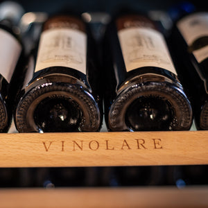 Vinolare_Dolce_inbouw_wijnklimaatkast_15_flessen_detail_logo_plateau_wijn